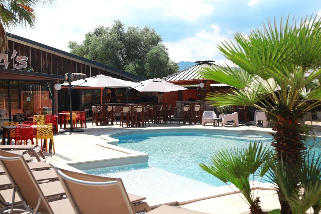 Le Banana'S Hotel อาเลอเรีย ภายนอก รูปภาพ
