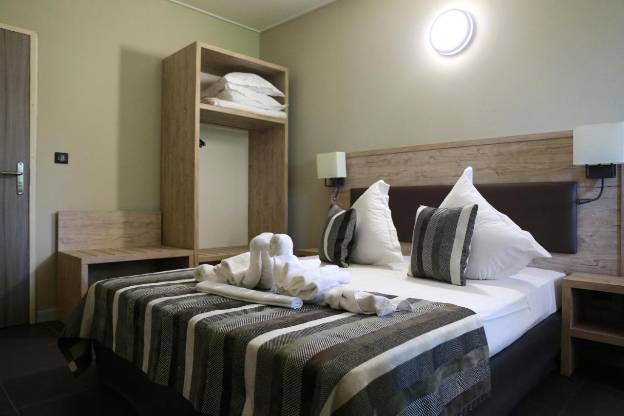 Le Banana'S Hotel อาเลอเรีย ภายนอก รูปภาพ